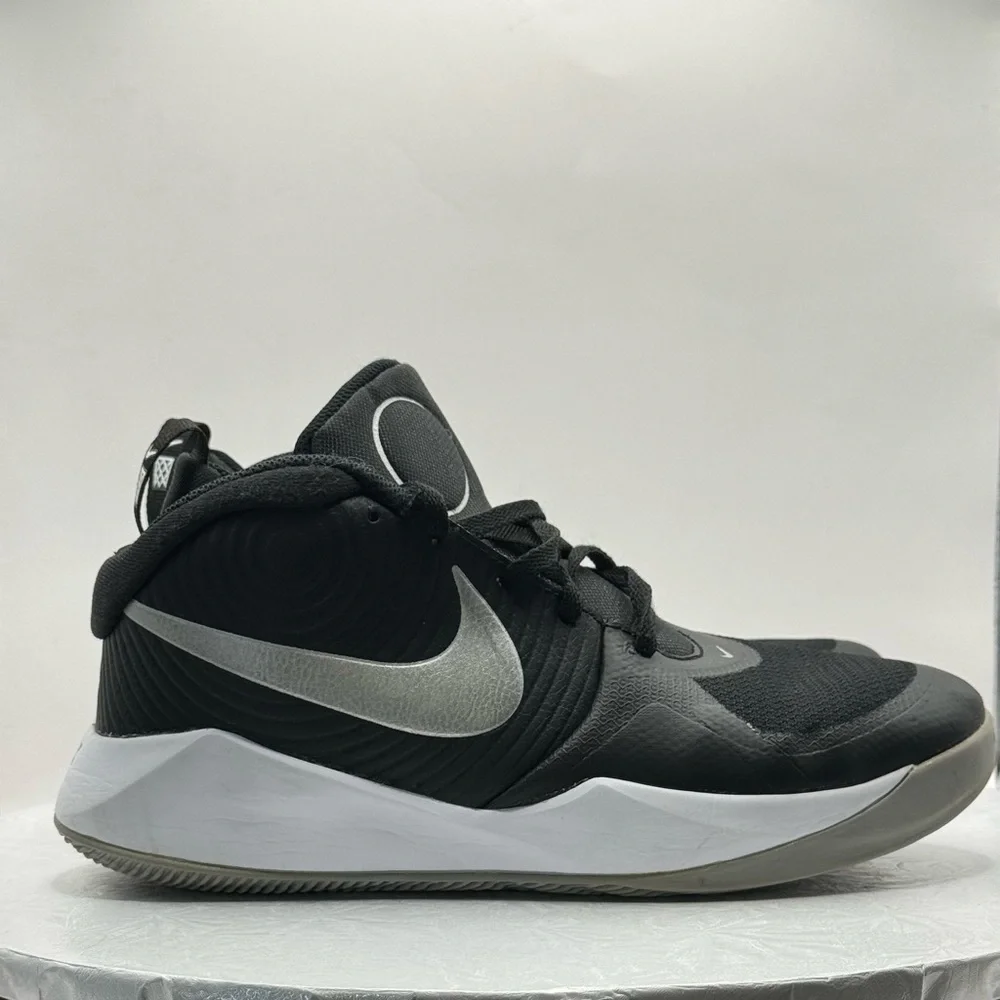 Nike Team Hustle D9 in Black, Silver,‎ and Grey Wolf AQ4224-001 Boys Siz…